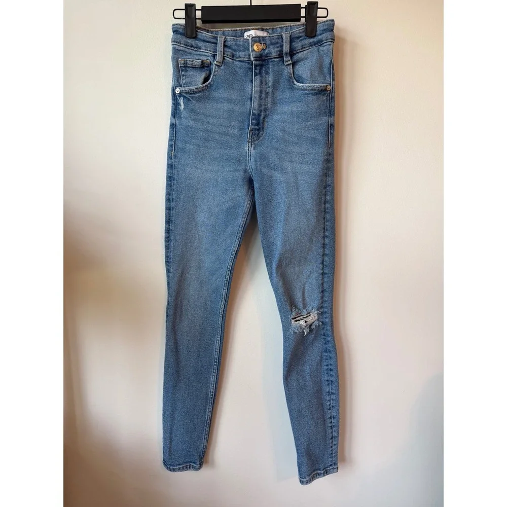 Zara High Waisted Skinny Jeans Medium Wash Blue Ripped Knee Size 4 USA 26 MEX